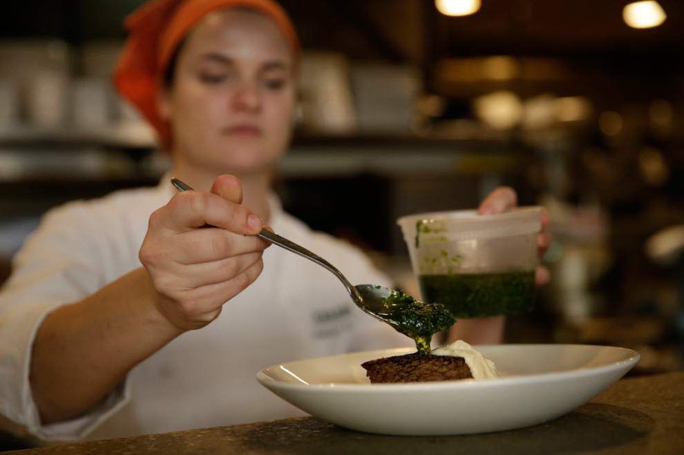 U.S. service sector grew at slower pace in February _lowres